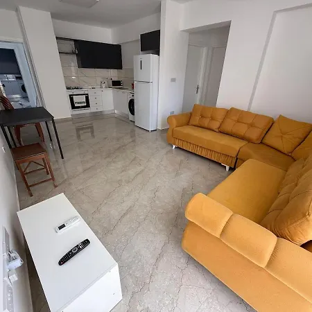 Modern Flat In F2 Apartment *